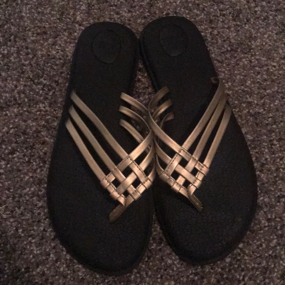 NWOT Sanuk sandals